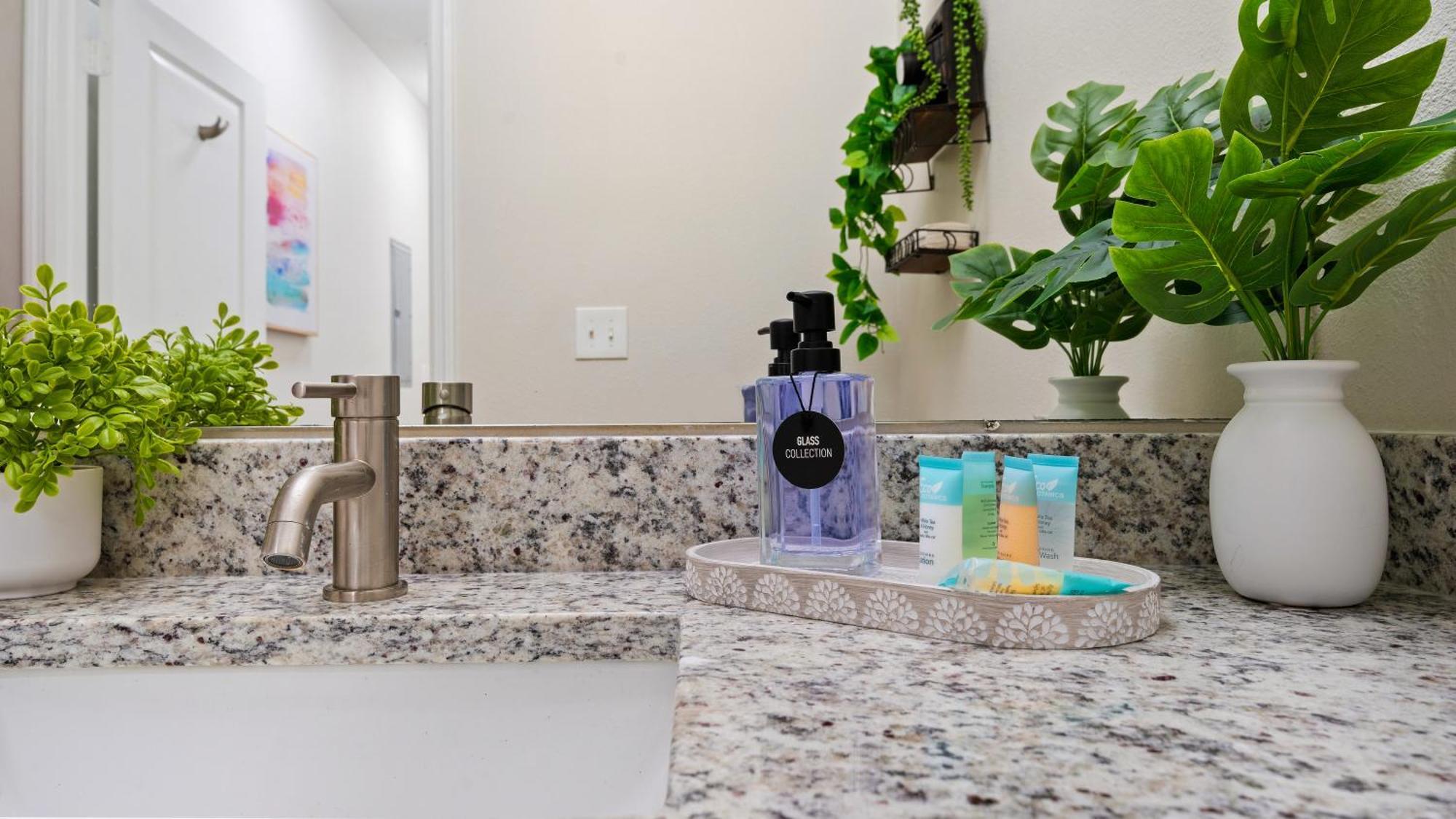 Cozy 2Br2Ba Gem-Near Airport Apartment Tampa Luaran gambar